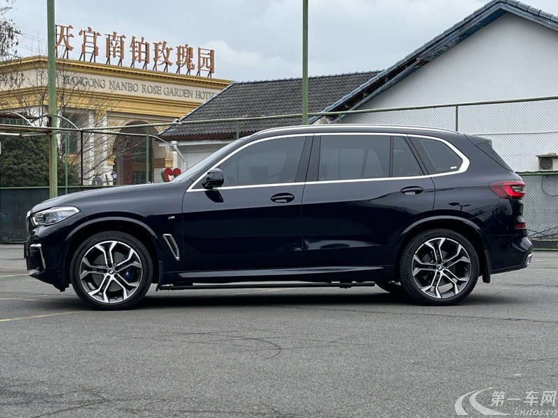 宝马X5 xDrive40Li 2022款 3.0T 自动 改款尊享型M运动套装 (国Ⅵ) 