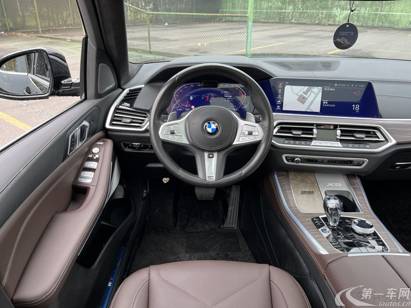 宝马X5 xDrive40Li 2022款 3.0T 自动 改款尊享型M运动套装 (国Ⅵ) 