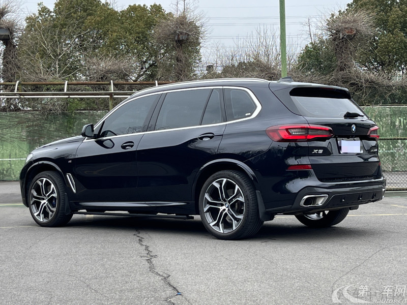 宝马X5 xDrive40Li 2022款 3.0T 自动 改款尊享型M运动套装 (国Ⅵ) 