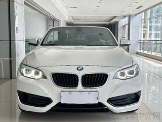 宝马2系敞篷 220i 1.5T 自动 运动设计套装 