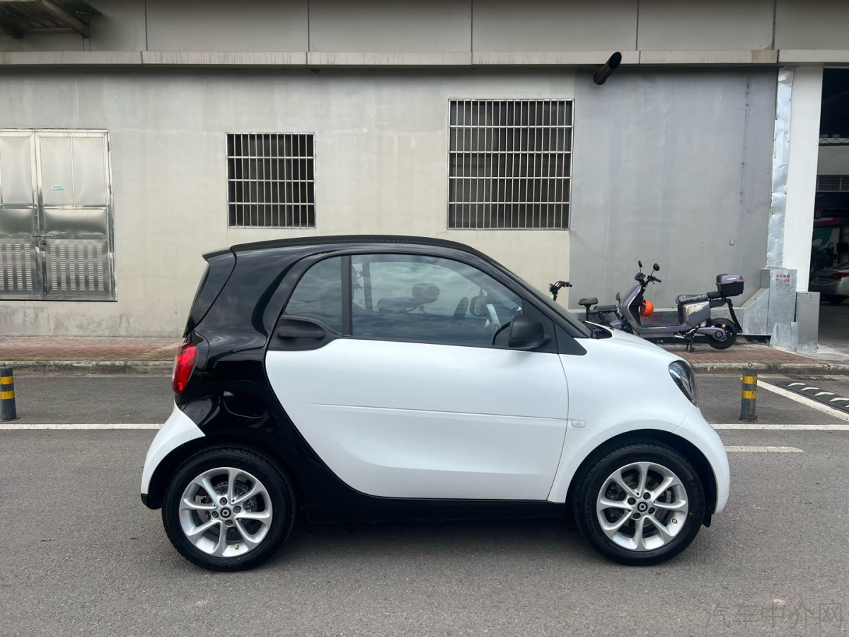 SmartForTwo [进口] 2017款 1.0L 自动 汽油 新声特别版价格0万 