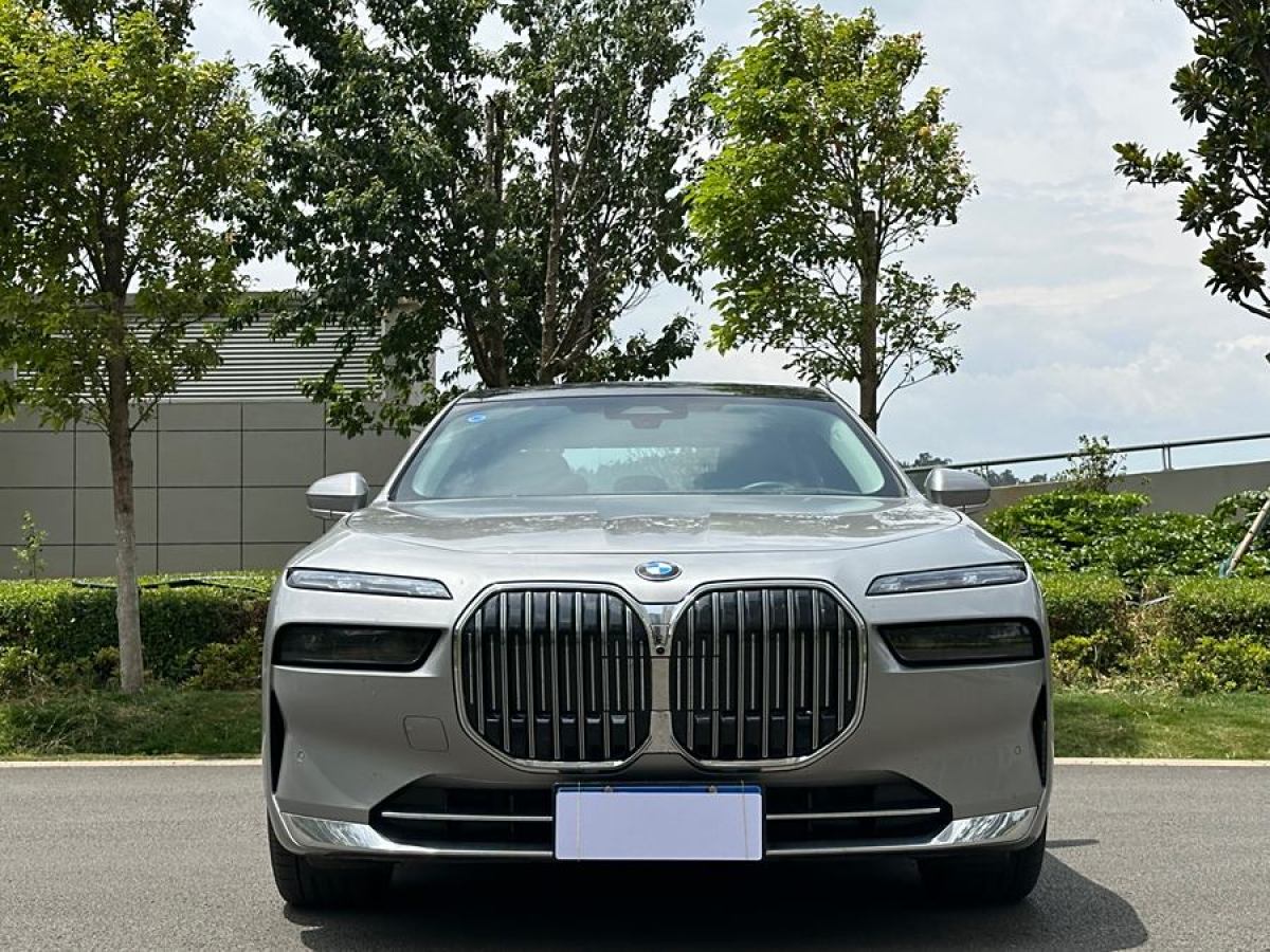 宝马7系 740Li [进口] 2023款 3.0T 自动 汽油 领先型M运动套装价格0万 