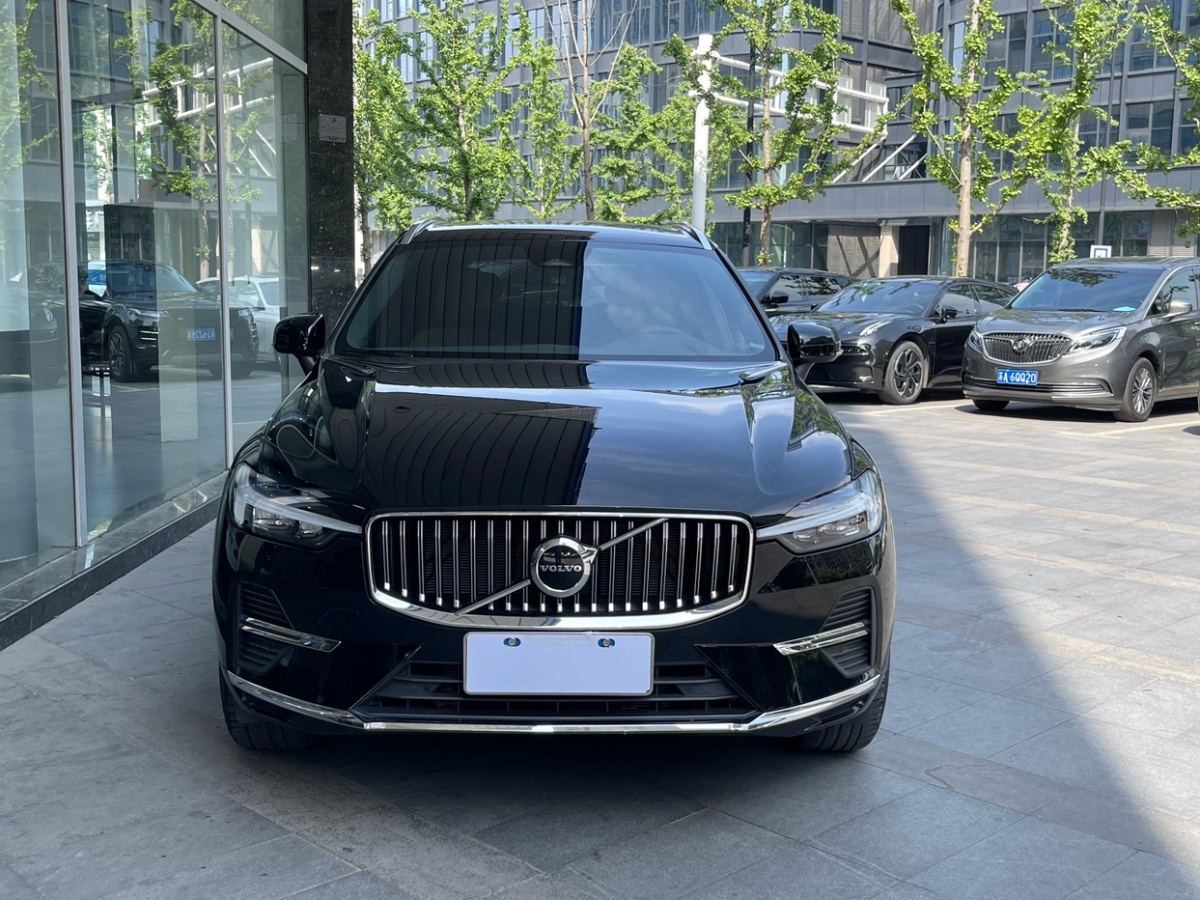 沃尔沃XC60 B5 2022款 2.0T 自动 智逸豪华版 价格0万 