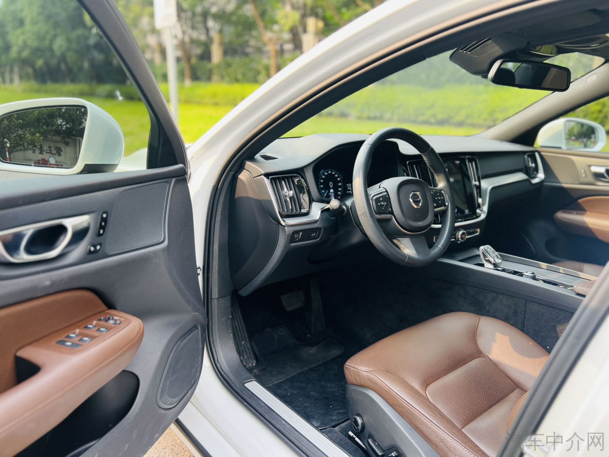 沃尔沃S60 B4 2023款 2.0T 自动 智逸豪华版 价格0万 