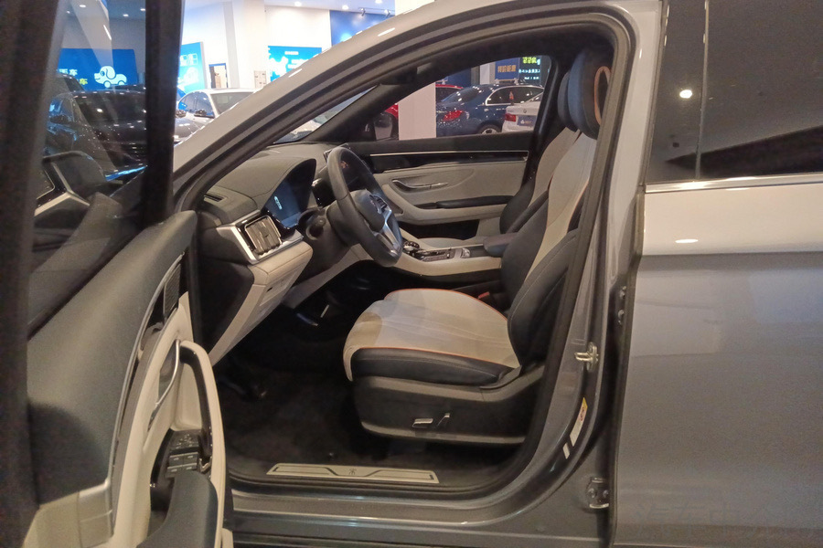 比亚迪宋PLUS EV 冠军版 2023款 0.0T 自动 605KM旗舰PLUS价格0万 