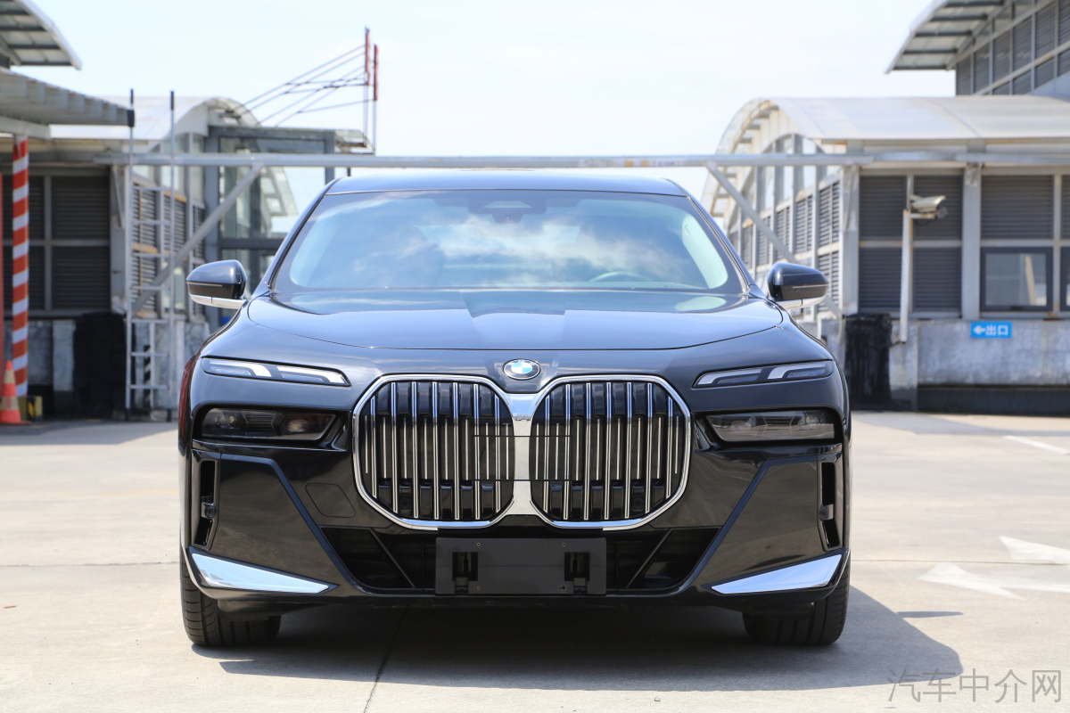 宝马7系 735Li [进口] 2023款 3.0T 自动 汽油 M运动套装价格0万 