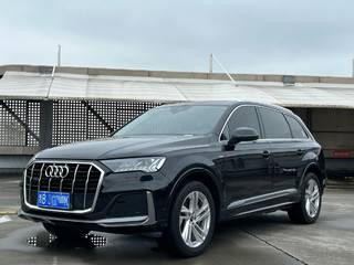 奥迪Q7 45 2.0T 自动 运动型quattro-S-line 