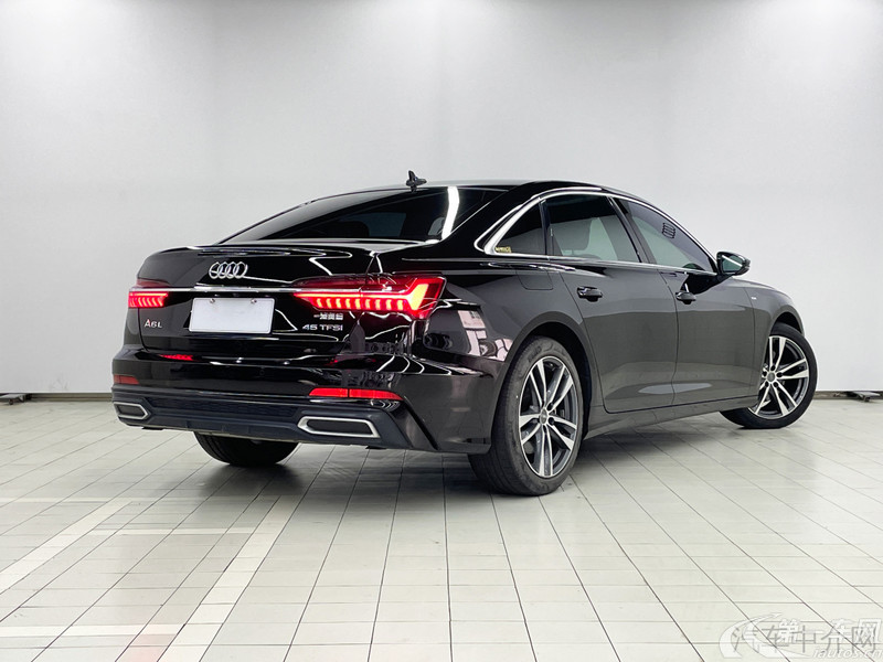 奥迪A6L 40TFSI 2021款 2.0T 自动 豪华动感型 (国Ⅵ) 