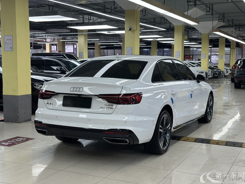 奥迪A4L 2022款 2.0T 自动 豪华动感型 (国Ⅵ) 