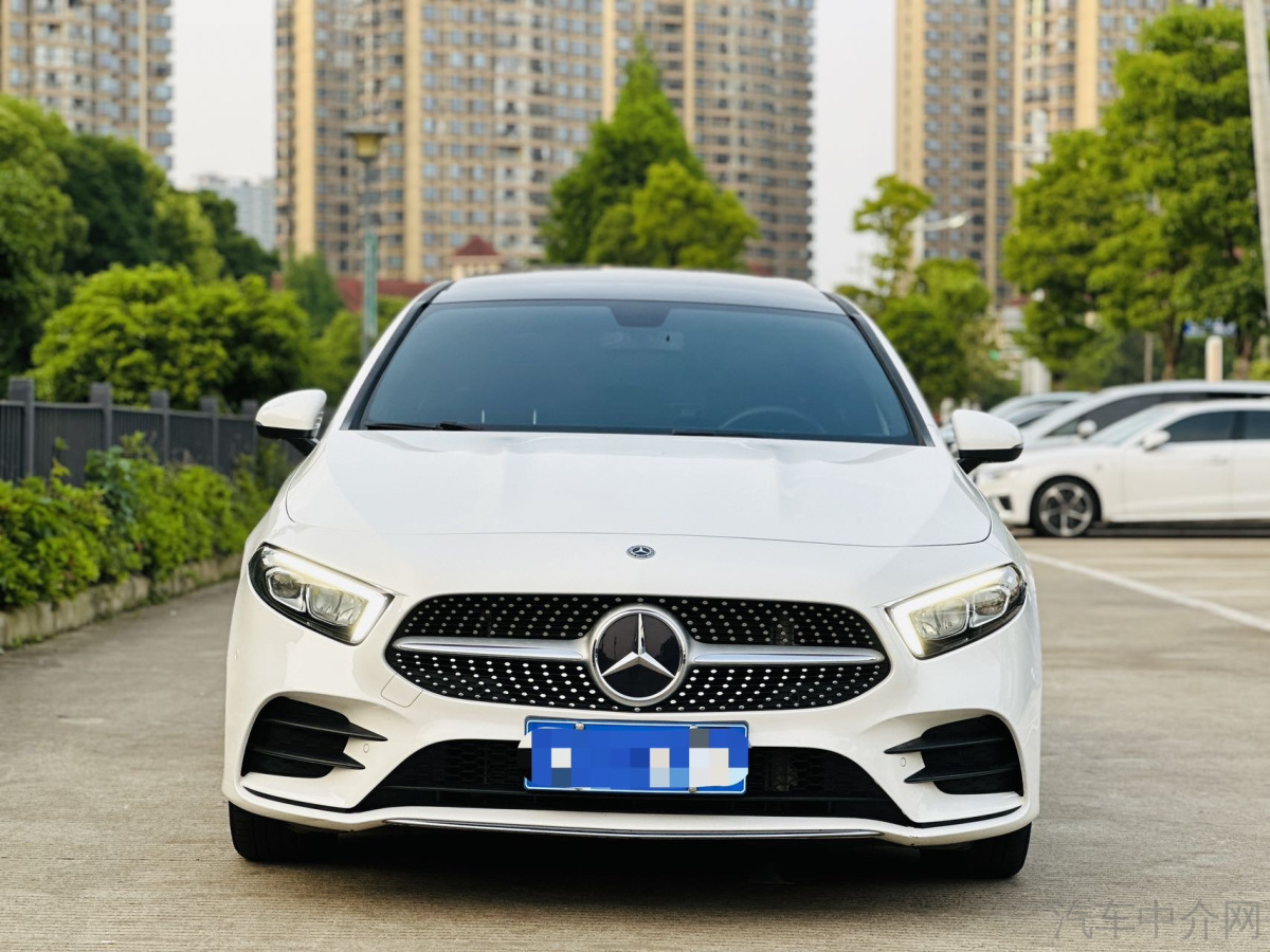 奔驰A级 A200L 2020款 1.3T 自动 改款运动轿车时尚型 价格0万 