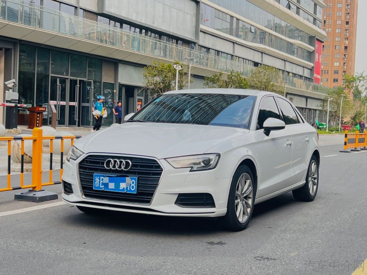 奥迪A3 35TFSI 2017款 1.4T 自动 风尚型Limousine 价格0万