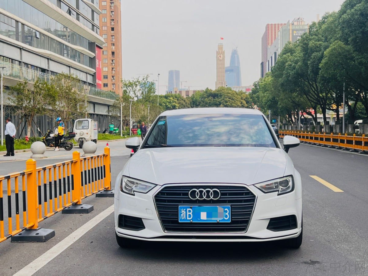 奥迪A3 35TFSI 2017款 1.4T 自动 风尚型Limousine 价格0万 