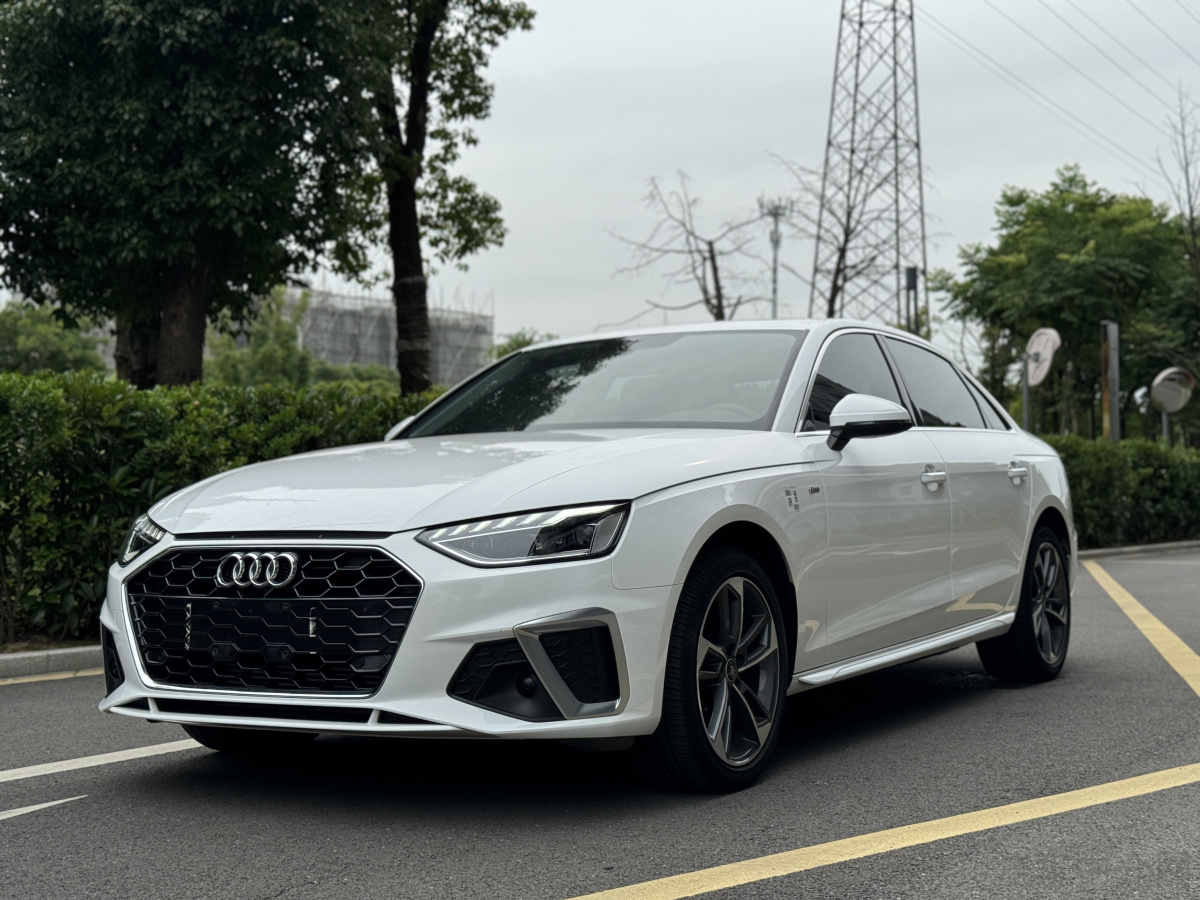 奥迪A4L 2022款 2.0T 自动 时尚动感型 价格0万 