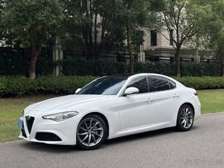 阿尔法罗密欧Giulia 2.0T 自动 豪华版 