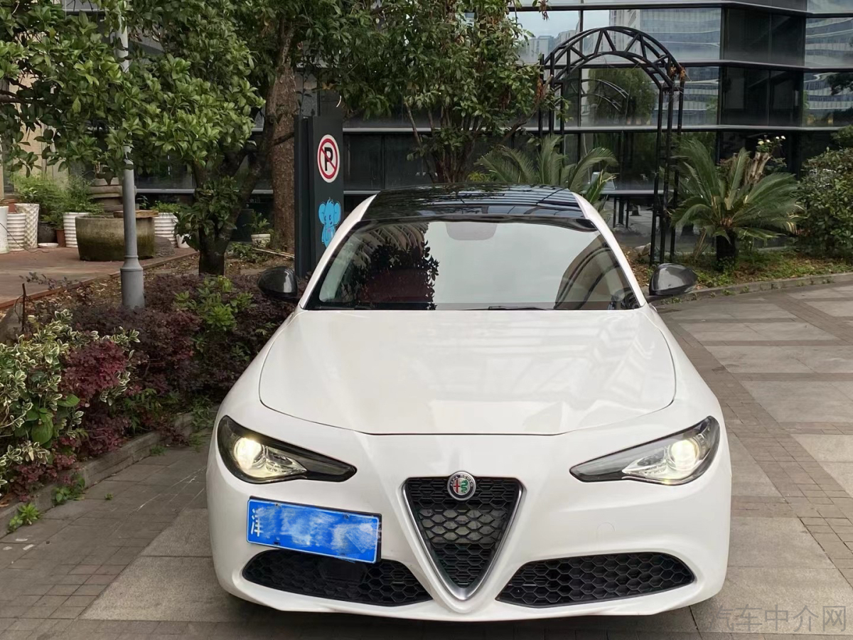 阿尔法罗密欧Giulia [进口] 2017款 2.0T 自动 豪华版价格0万 