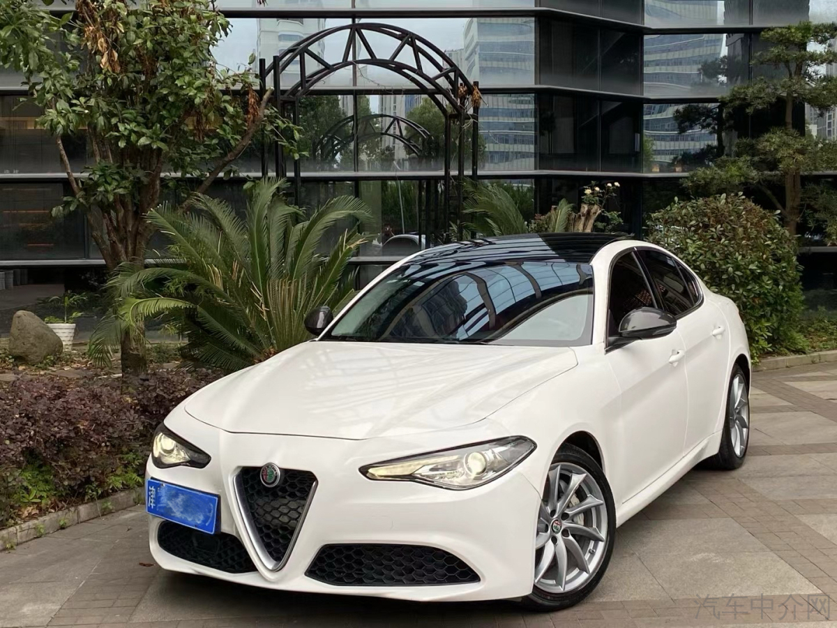 阿尔法罗密欧Giulia [进口] 2017款 2.0T 自动 豪华版价格0万