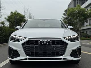 奥迪A4L 40TFSI 2.0T 自动 时尚动感型 