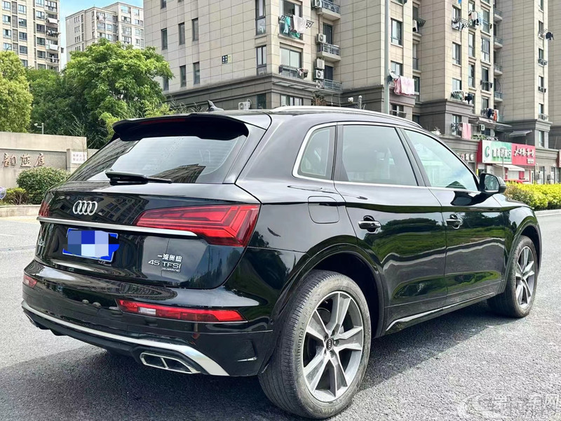 奥迪Q5L 45TFSI 2022款 2.0T 自动 豪华动感型 (国Ⅵ) 