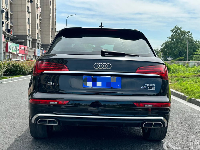 奥迪Q5L 45TFSI 2022款 2.0T 自动 豪华动感型 (国Ⅵ) 