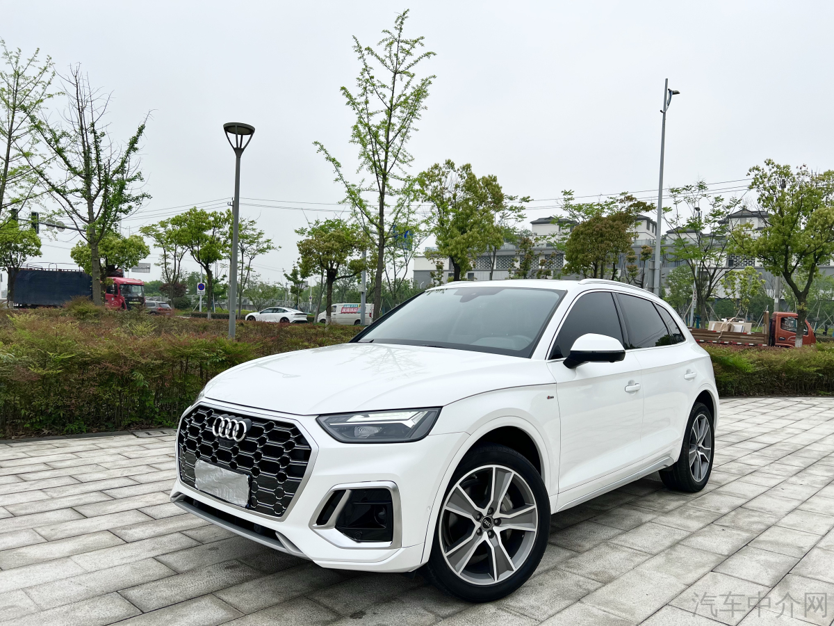 奥迪Q5L 45TFSI 2022款 2.0T 自动 改款臻选动感型 价格0万 