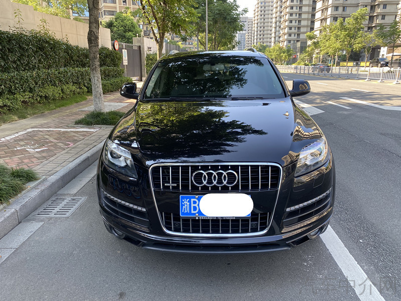 奥迪Q7 35 [进口] 2013款 3.0T 自动 舒适型价格0万 