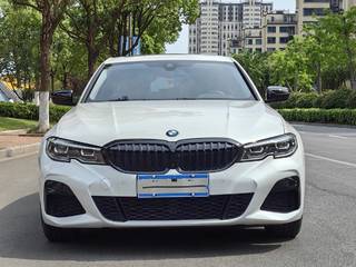 宝马3系 325i 2.0T 自动 M运动曜夜套装 