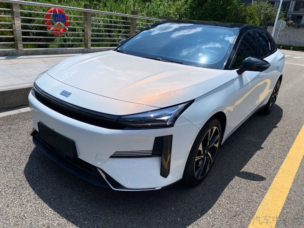 吉利银河银河L6 2023款 1.5T 自动 125km二手车 二手PLUS 价格0万