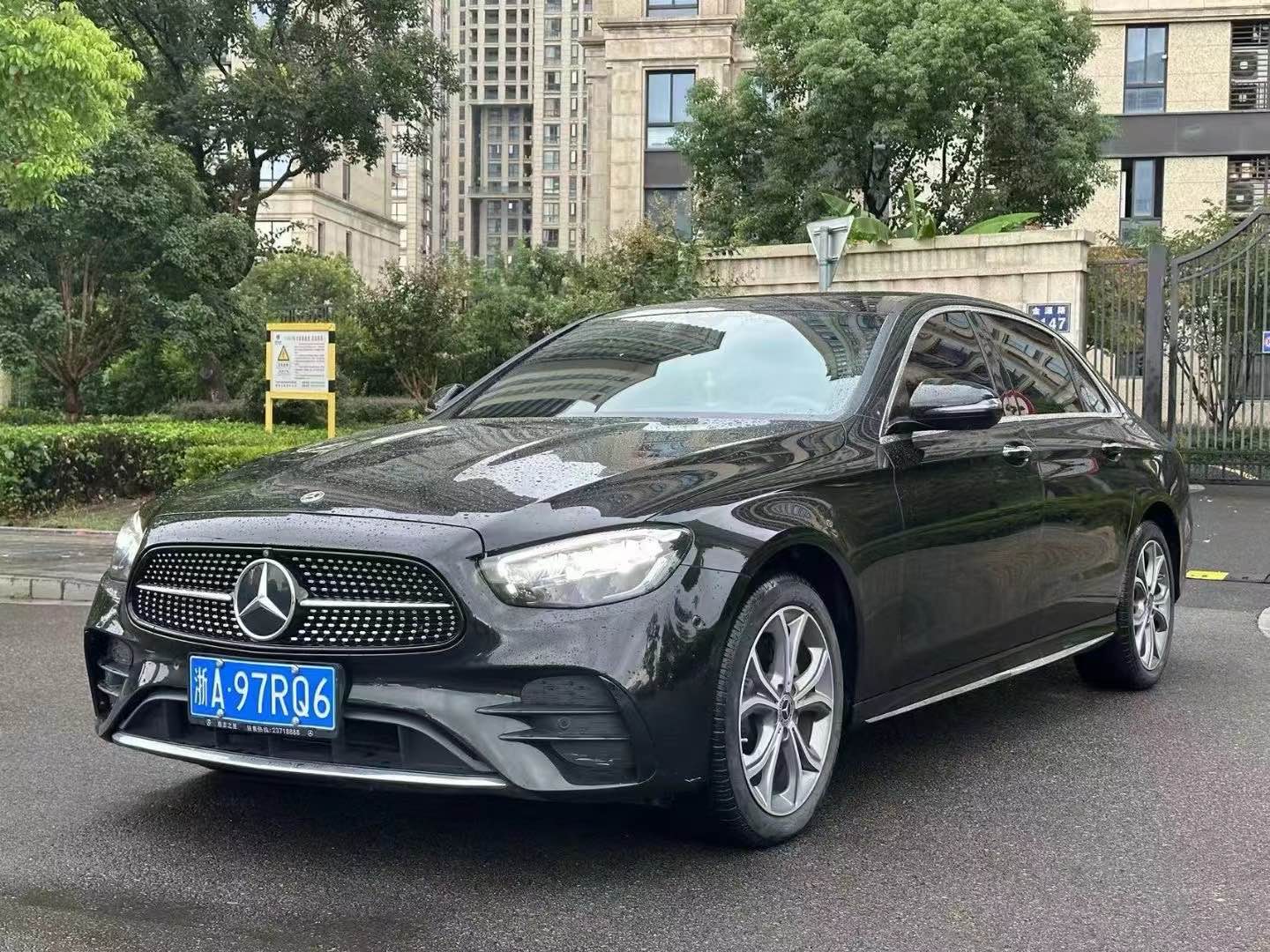 奔驰E级 300L 2023款 2.0T 自动 汽油 改款时尚型 价格0万