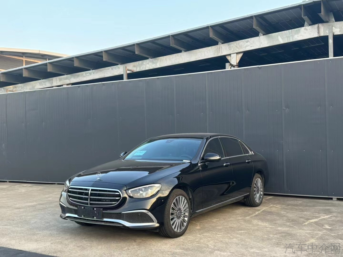 奔驰E级 300L 2023款 2.0T 自动 汽油 改款运动豪华型 价格0万 
