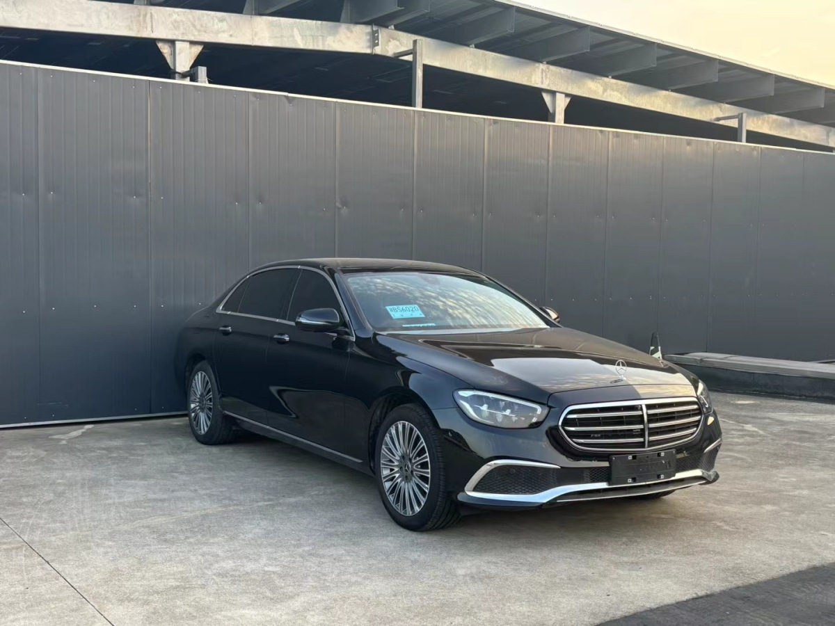 奔驰E级 300L 2023款 2.0T 自动 汽油 改款运动豪华型 价格0万 