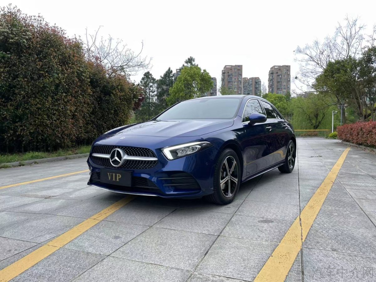 奔驰A级 A200L 2023款 1.3T 自动 时尚型 价格0万 