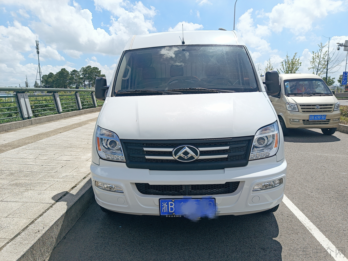 MAXUS迈克萨斯V80 2023款 2.0T 手动 经典城配王长轴中顶厢货 价格0万 