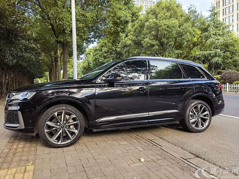 奥迪Q7 55 [进口] 2022款 3.0T 自动 冰雪运动型quattro-S-line 