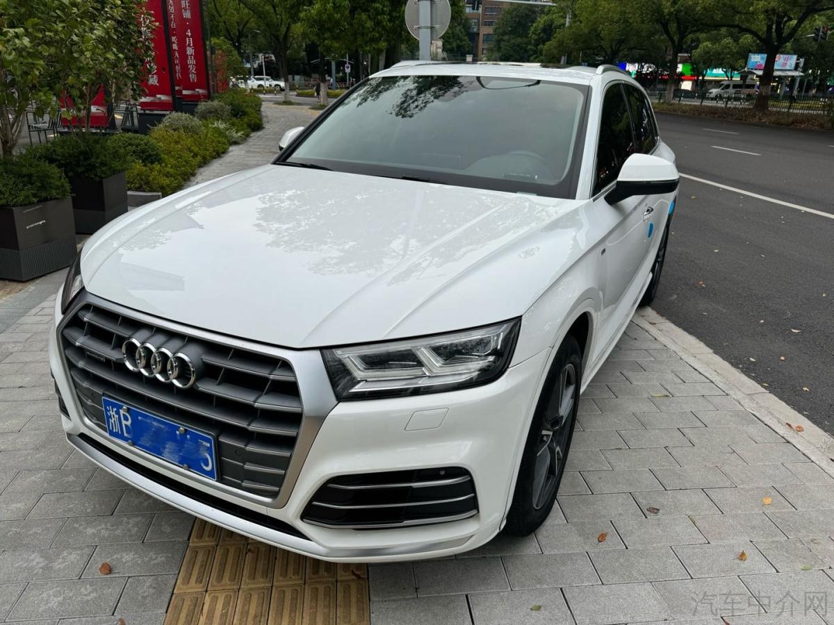 奥迪Q5L 45TFSI 2021款 2.0T 自动 豪华致雅型 价格0万