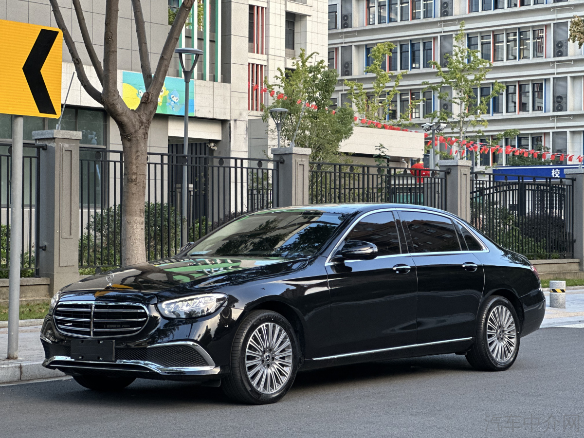 奔驰E级 300L 2023款 2.0T 自动 汽油 改款尊贵型 价格0万 