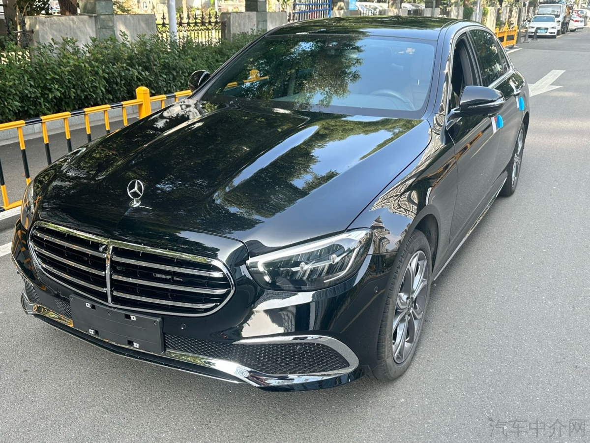 奔驰E级 300L 2022款 2.0T 自动 汽油 改款运动时尚型 价格0万 