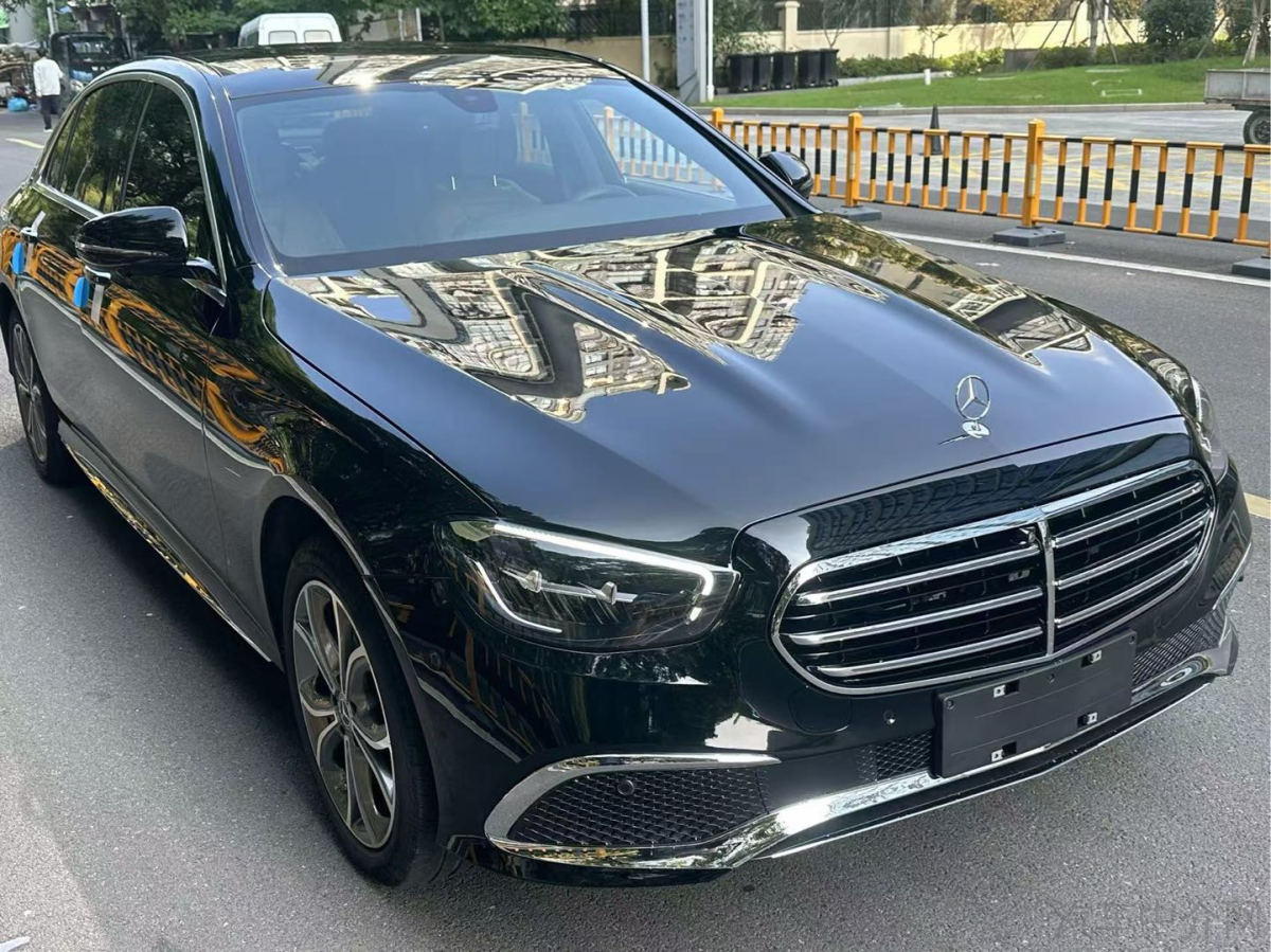 奔驰E级 300L 2022款 2.0T 自动 汽油 改款运动时尚型 价格0万 
