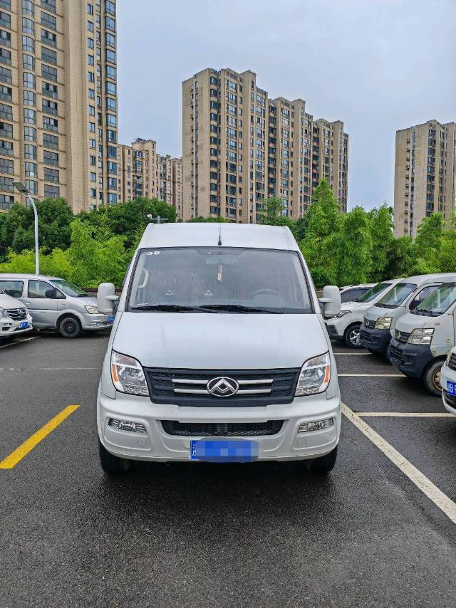 MAXUS迈克萨斯V80 2023款 2.0T 手动 经典傲运通长轴中顶 价格0万 