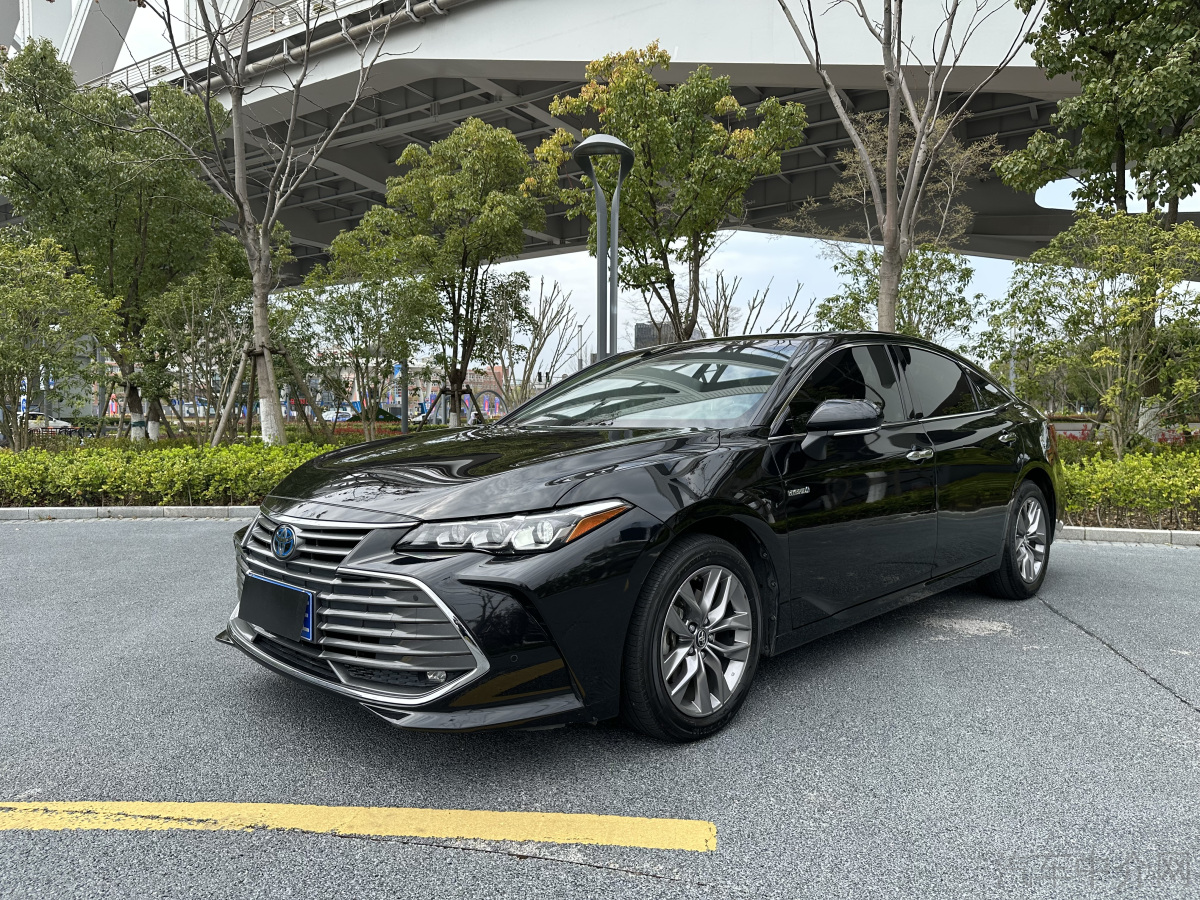 丰田亚洲龙 双擎 2019款 2.5L 自动 豪华版 价格0万