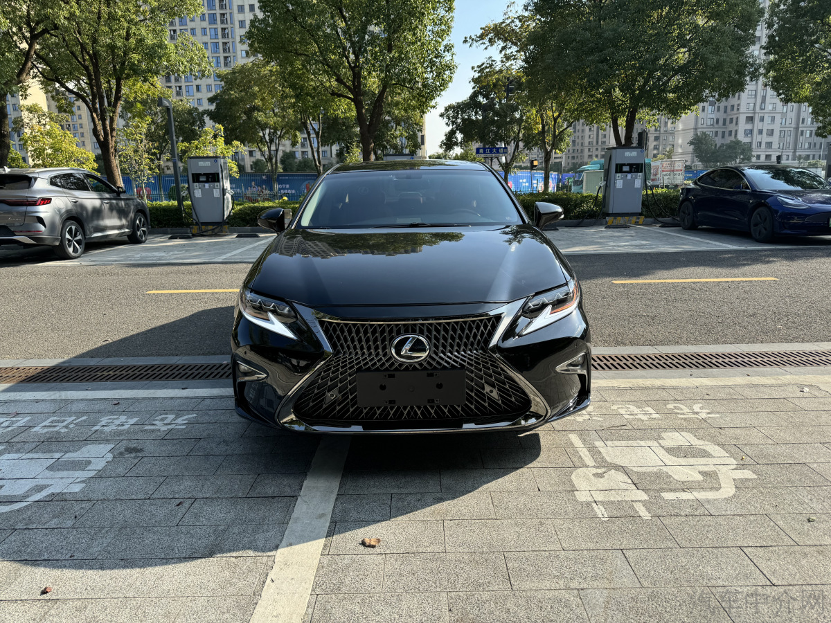 雷克萨斯ES 250 [进口] 2013款 2.5L 自动 精英版价格0万 