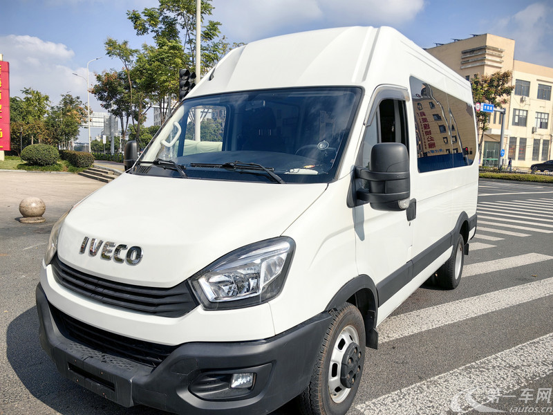 【嘉兴二手依维柯得意】依维柯得意 A40-M1 2021款 2.5T 手动 客车长轴中顶双胎手动门