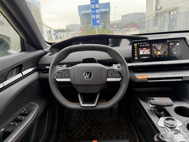 长安UNI-V 2024款 1.5T 自动 尊贵运动型 (国Ⅵ) 