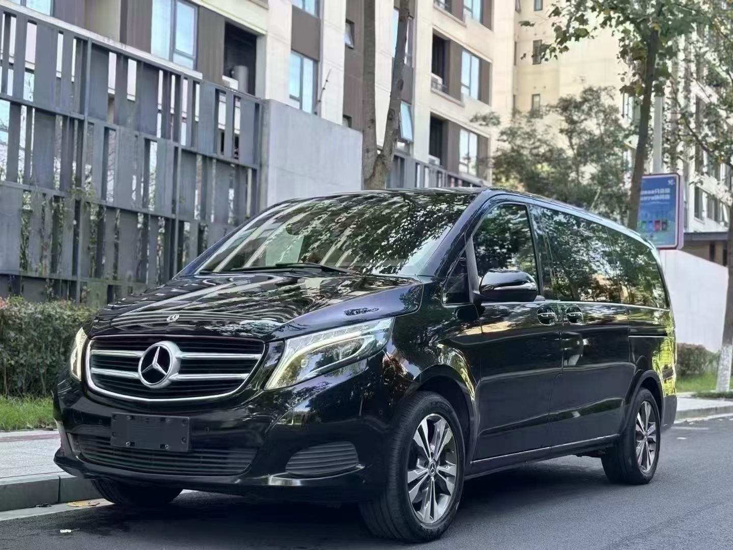 奔驰V级 2018款 2.0T 自动 V260领航版 价格0万