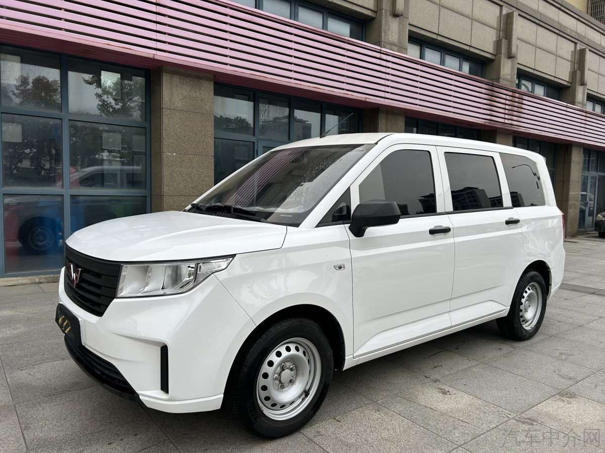 五菱宏光PLUS 2021款 1.5L 手动 致富版 价格0万