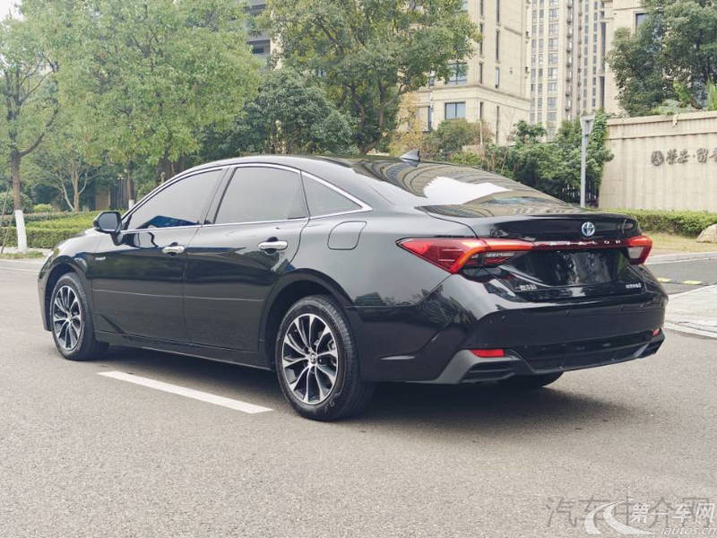 丰田亚洲龙 双擎 2023款 2.5L 自动 豪华版 (国Ⅵ) 