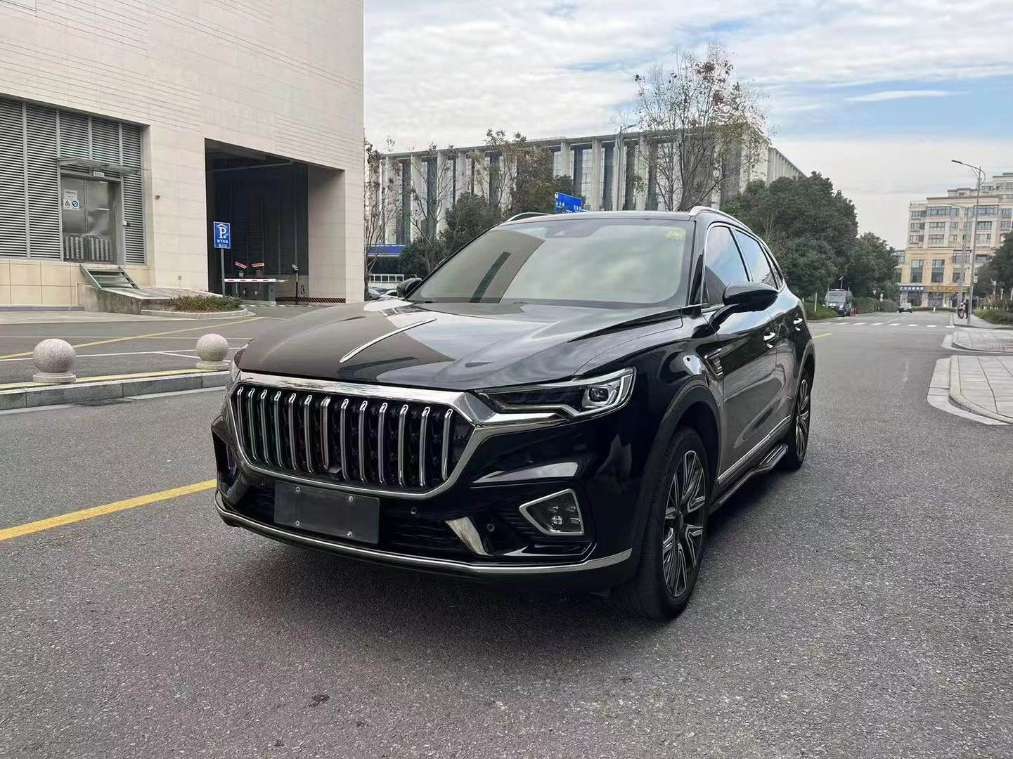 红旗HS5 2022款 2.0T 自动 改款智联旗领四驱版 价格0万