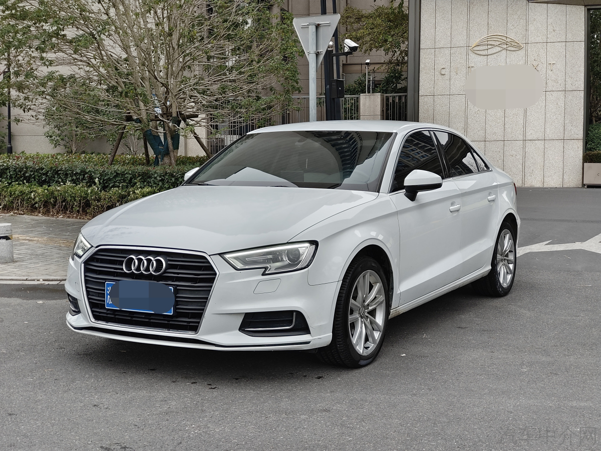 奥迪A3 35TFSI 2018款 1.4T 自动 进取型30周年Limousine 价格0万