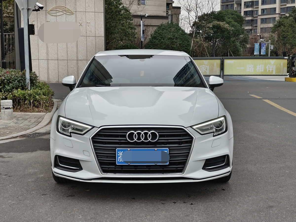 奥迪A3 35TFSI 2018款 1.4T 自动 进取型30周年Limousine 价格0万 