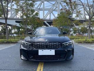 宝马3系 325Li 2.0T 自动 M运动曜夜套装 