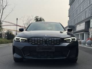 宝马3系 325Li 2.0T 自动 M运动曜夜套装 